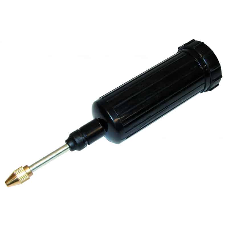 Grease pump for chain guide tip